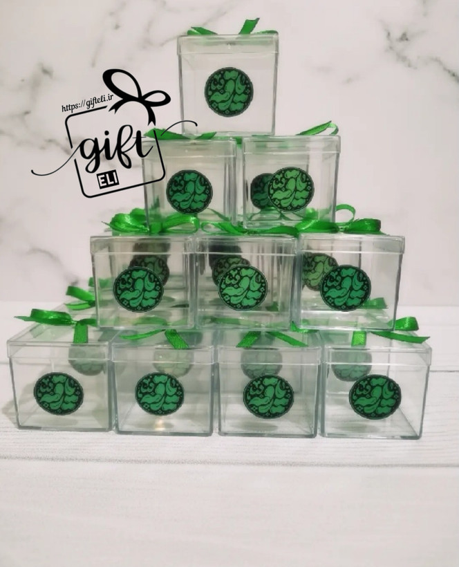 خرید باکس پلکسی دیزاین شده با ربان و لیبل متناسب با درخواست شما در فروشگاه اینترنتی گیفت الی