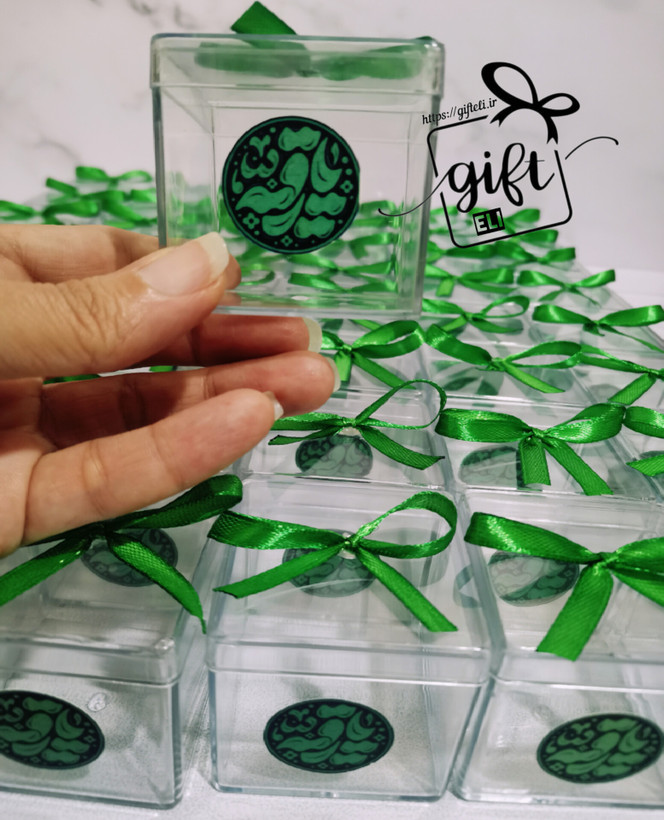 خرید باکس پلکسی دیزاین شده با ربان و لیبل متناسب با درخواست شما در فروشگاه اینترنتی گیفت الی